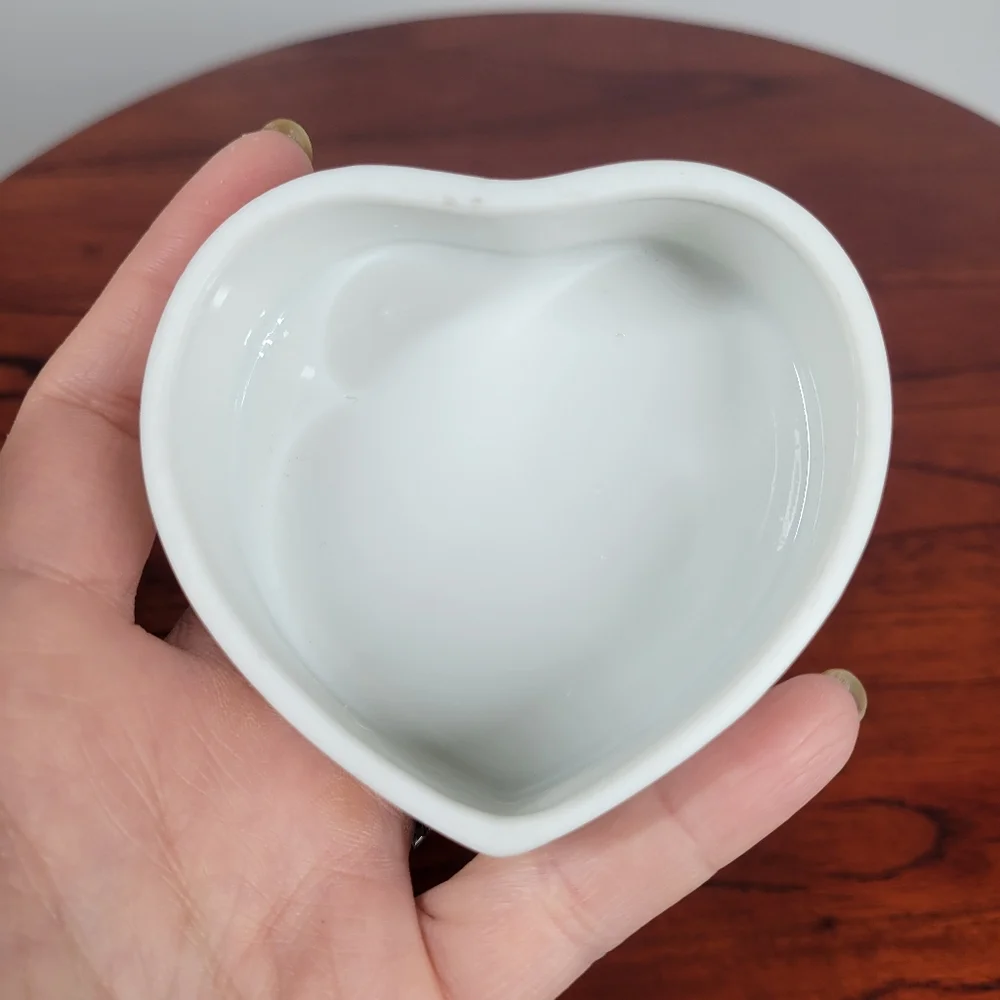 Holly Hobbie Heart Shaped Trinket Box Happiness Is Someone To Care For Vtg 1970s